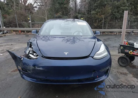 2018 Tesla Model 3 Long Range/Performance z USA, uszkodzony, nr VIN 5YJ3E1EB9JF086121